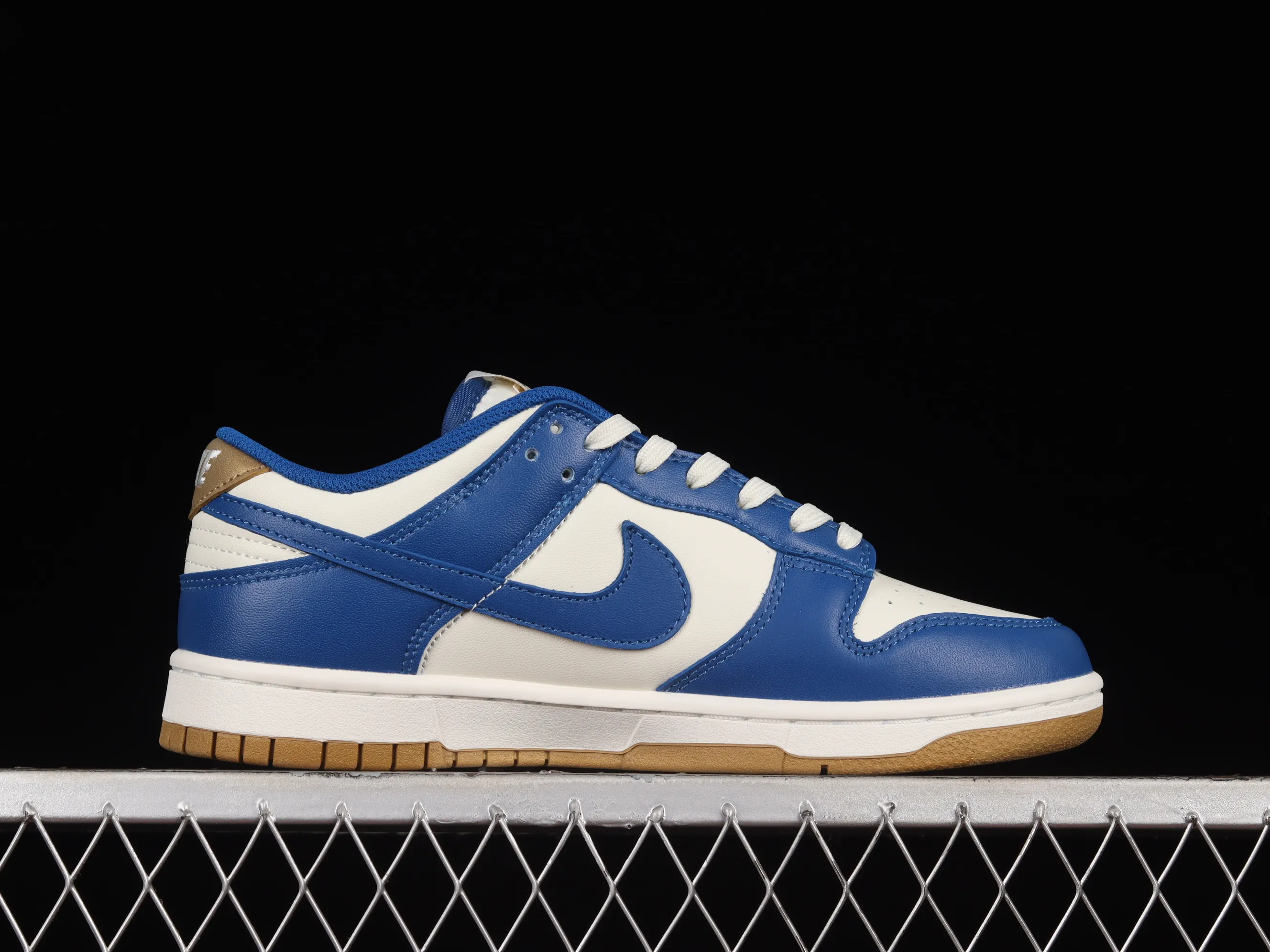 All categories Nk SB Dunk series Nk SB Dunk Low low-top sneakers Nk SB Dunk Low white and blue color SB smashed rebound high-top sneakers FB7173-141